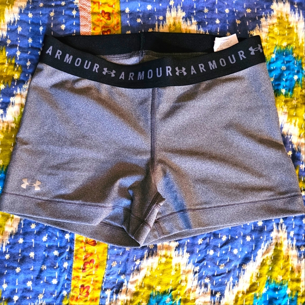 ☀️UA Heat Gear Shorty Size Medium